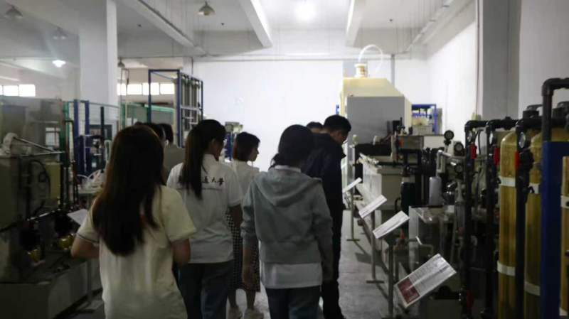 華東交通大學一行參訪依斯倍工業廢水處理中試平臺，校企攜手智啟創新新征程 (2)